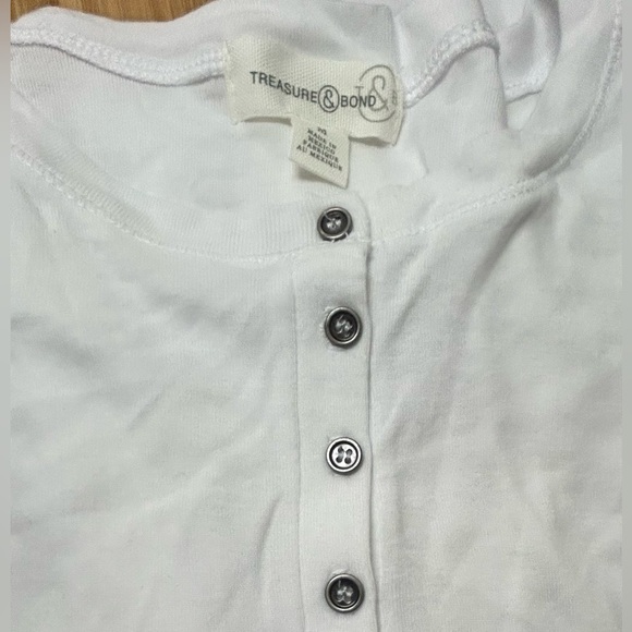 NWOT TREASURE & BOND WHITE LONG SLEEVE TEE WITH BUTTONS - Picture 3 of 5